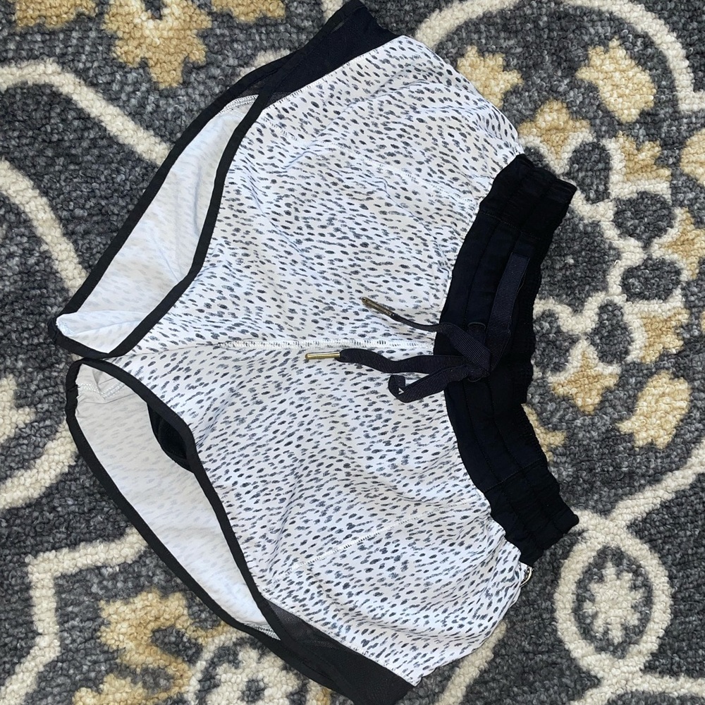 Rare print lululemon hotty toddy shorts